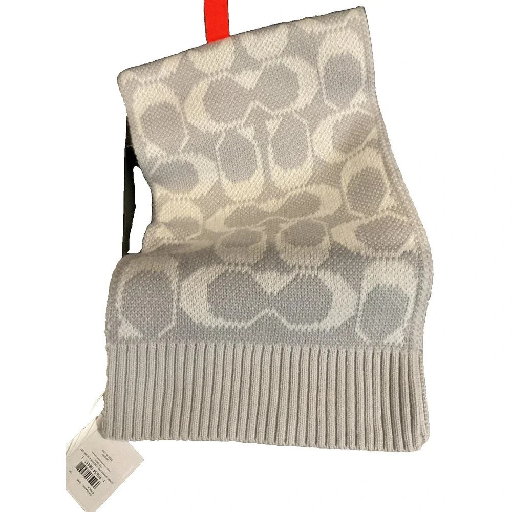 COACH Women's JUMBO SIGNATURE C BEANIE & SCARF 11012410 Chalk MSRP $225‎ NIB